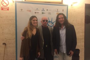 Andrea Barrionuevo, Alejandro Reyes y Tomatito, ayer tras la proyección.