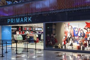 Primark en el centro comercial de Roquetas de Mar.