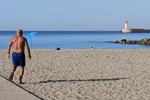 El calor aprieta desde bien temprano en la capital, que está sufriendo las temperaturas más altas en estas fechas de la última década.