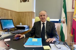 Luis Columna, presidente de la Audiencia Provincial, en su despacho en el Palacio de Justicia.