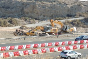 Las máquinas que trabajan en las obras de enlace de la A-7 con la A-92.