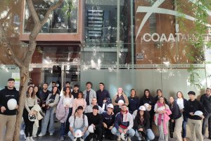 Estudiantes de Ingeniería Técnica visitan el iluestre colegio.