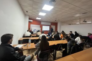 Opositores en una de las sesiones presenciales del Aula Traintop.