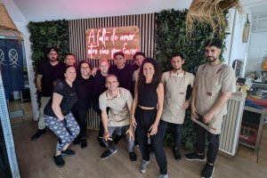 El equipo de Casa Cele Costa con Sara Martínez presidiendo.
