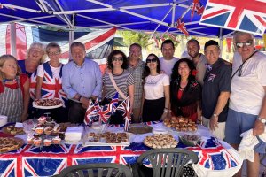 Alcalde y concejales en uno de los stands del IV Encuentro Multicultural en Pulpí.