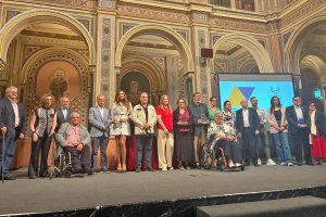 Premiados en Valencia, entre los que se encuentra el presidente de El Saliente, Matías García.
