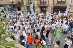 Concentración de médicos a las puertas de la Subdelegación del Gobierno de España en Almería.
