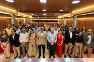 El consejero Ramón Fernández-Pacheco entrega la resolución de la ayuda a 179 beneficiarios del Poniente, Almería y su vega, Bajo Andarax, Níjar, Río Nacimiento y Alpujarra