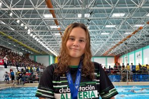 Sofía, la campeona de España alevín de natación.