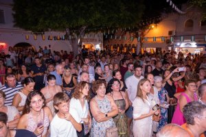 La plaza de Aguamarga a rebosar en sus fiestas patronales de 2022