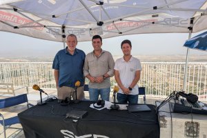 El escritor y pregonero de las fiestas Jorge Díaz; el alcalde Francisco García y el periodista Guillermo Mirón.