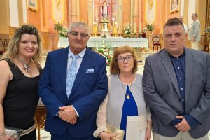 Francisco Martín y María del Carmen Milán, entre Fran Martín, hijo de ambos, y María Teresa Pérez, su novia.