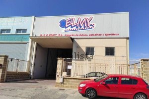 Fachada de la nave de Dulces Elmy.