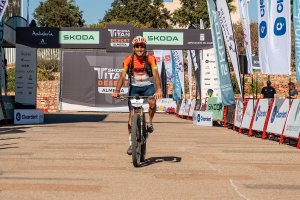 La sonrisa de Luis Ángel Maté llegando a la línea de meta en El Toyo.