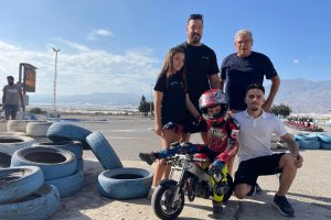 Francis Herrera, siempre arropado por su gente en cada entrenamiento.