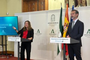 Carmen Castillo, consejera de Educación, y Ramón Fernández-Pacheco, consejero de Agricultura