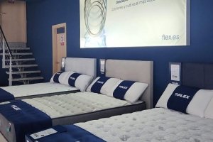 Exposición de modelos FLEX en la tienda FLEX VERA By Colchón San Ginés, en Vera.