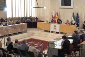 Vista del plenario del Ayuntamiento de Almería