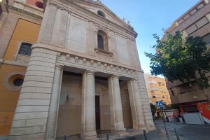 Imagen actual de la fachada de la iglesia de San Pedro tras los trabajos.