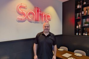 David, propietario de Salitre Bar de Vinos