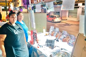 Castañeras de Adra, Adela y Conchi.