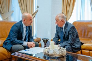 El presidente de la Diputación Provincial visita a Gabriel Amat, alcalde de Roquetas en su primer acto institucional.
