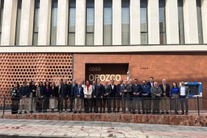 Autoridades y personalidades presentes durante la inauguración.
