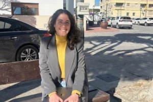 María del Carmen Flores Piñero en la Plaza Andalucía de Los Gallardos.