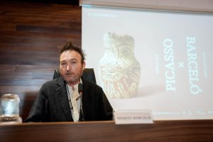 (Foto de ARCHIVO)
Miquel Barceló, durante la presentación en el Museo de Almería de la exposición 'Reflejos. Picasso x Barceló'.
Marian León / Europa Press
16/12/2025