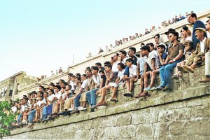 En Almería, niños y viejos nos sentábamos en el muro de la Rambla, a varios metros de altura del lecho, como el que se sentaba en una butaca de su casa.