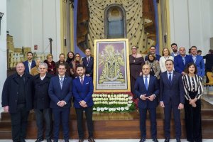 Autoridades y Hermandad Virgen de las Angustias en la presentación del cartel.