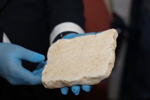 Fragmento de lápida funeraria hallado en Ciavieja que ha permitido dar nombre a un murgitano del siglo I.