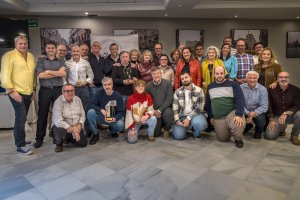 Foto de familia tras la entrega de los galardones del Grupo Indalo Foto.