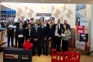 La gerente de SAT Eurosol, Mari Carmen Cano, ha recogido el reconocimiento otorgado por Cruz Roja a empresas de la provincia