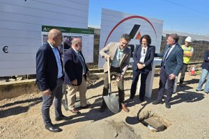 Acto simbólico de colocación de la primera piedra de los nuevos colectores en Berja.