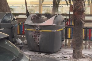 Así ha quedado el contenedor en el que se ha producido el fuego.