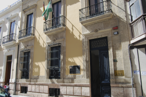 Fachada de la sede del Colegio Oficial de Médicos de Almería, en la capital