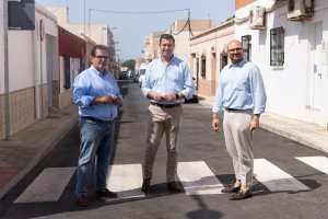 El alcalde de Níjar, José Francisco Garrido, en el Barrio Piqueras.
