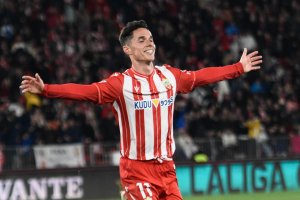 Sergio Arribas va volando esta temporada con 17 goles y mete al Almería en posiciones de ascenso directo.