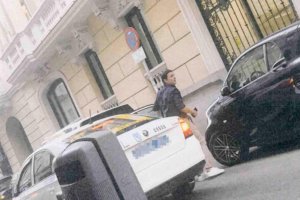 Javier Aureliano García, a su llegada a un restaurante en Madrid en una foto tomada por agentes de la UCO.