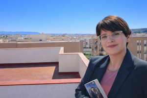 Estrella Ferre, con su novela ‘Doce horas de suerte’.