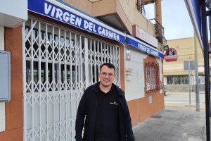 Jonatan Gallardo, actual propietario del bar Virgen del Carmen, en La Cañada.