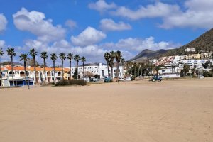 Limpieza de playas en Níjar para esta Semana Santa.