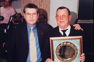 Don Juan Alberto Casas, a la derecha, junto a su fiel escudero Francisco González, el día del homenaje.