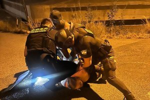 Agentes del GOAP de El Ejido en el momento de la detención de José Manuel.