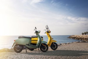 La nueva Lambretta V-Special 125 se suma a la actual oferta de scooters urbanos con un estilo desenfadado y joven.