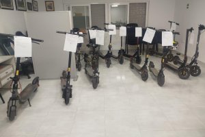Imagen de los patinetes requisados por la Policía Local de Albox.