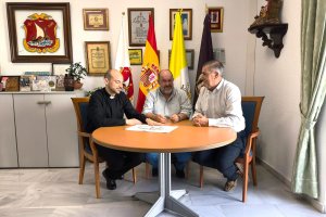 Francisco Lirola, Gabriel Lirola, Raúl del Águila, apoyados por el director del Comité Científico, Valeriano Sánchez.