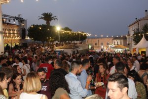 La Plaza Nueva de Serón volverá a llenarse con motivo de la Feria del Jamón, que ya alcanza las 30 ediciones.
