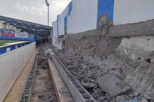El 'Centenario El Rubial' cambia su imagen con motivo del ascenso a Primera RFEF y las obras van contrarreloj.